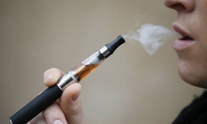 Médicos devem notificar suspeita de doença pulmonar associada ao uso de cigarros eletrônicos