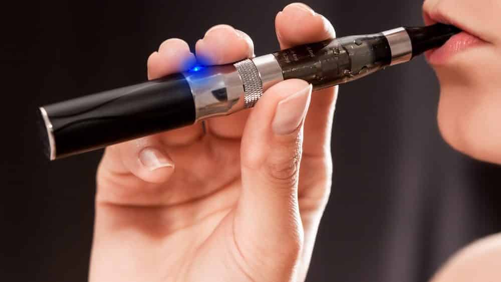 Cigarro eletrônico não é método eficaz para largar tabaco, mostra estudo