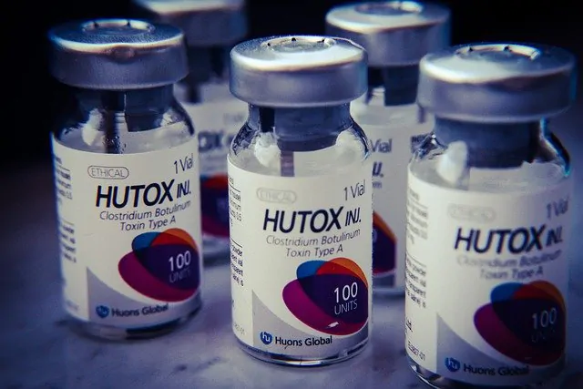 Aplicações estéticas e terapêuticas da toxina botulínica